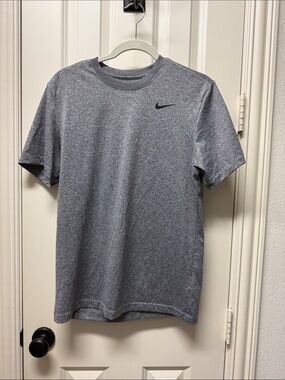 Men's NIKE DRI FIT  Gray Heather Performance Short Sleeve Tee- small